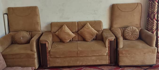King Design Durable Stylish Sufa Set 15 years Foam Warranty 10/10 Cndn