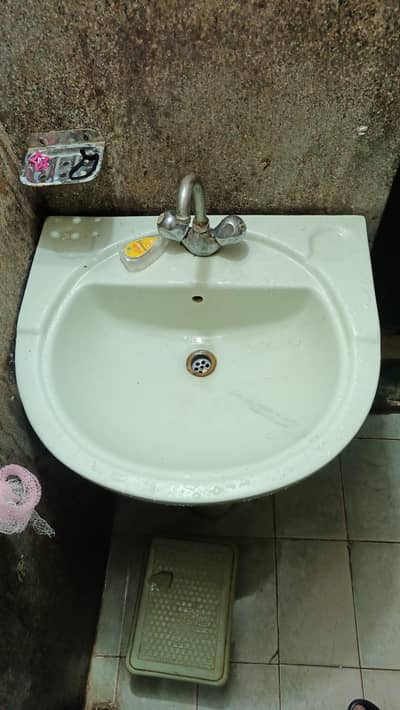 Basin and English commode seat