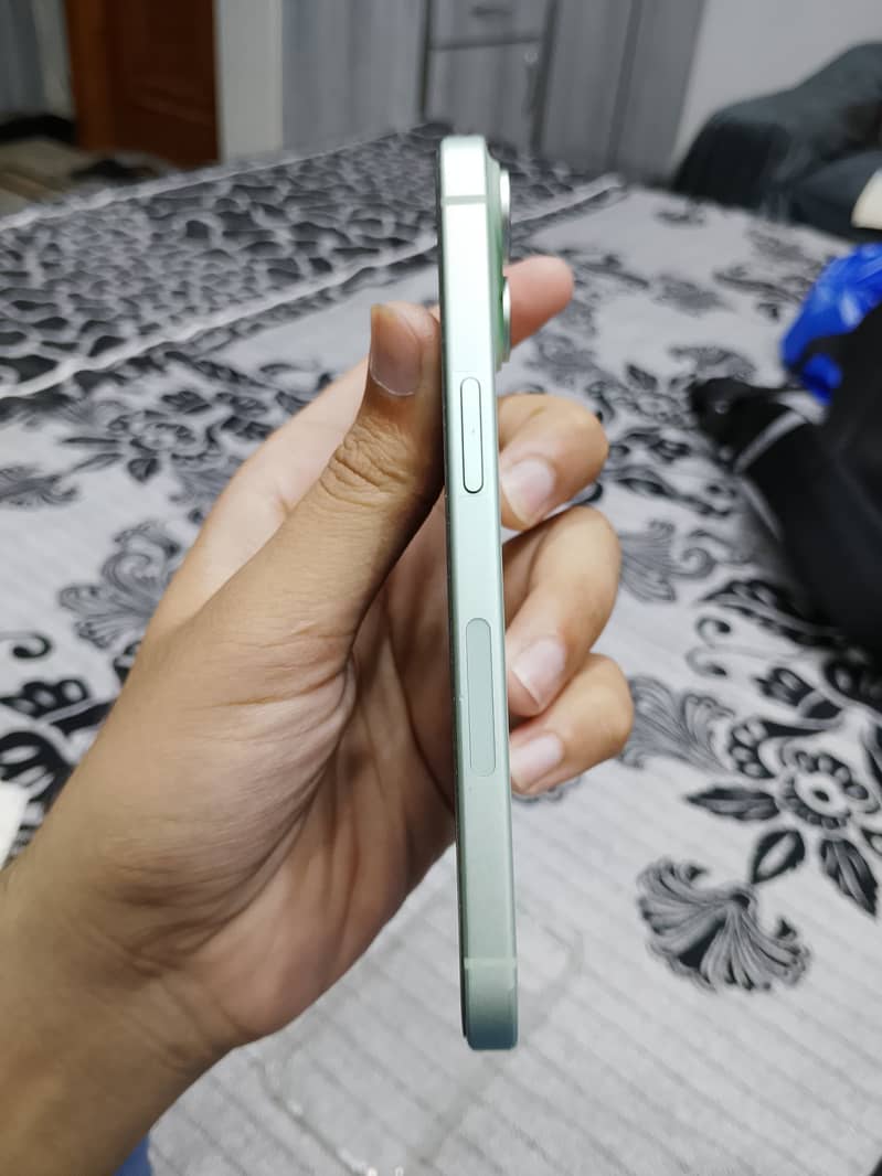 iPhone 15 jv 4