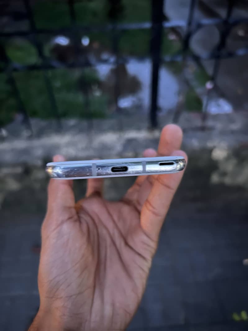 Sharp Aquos R2 3