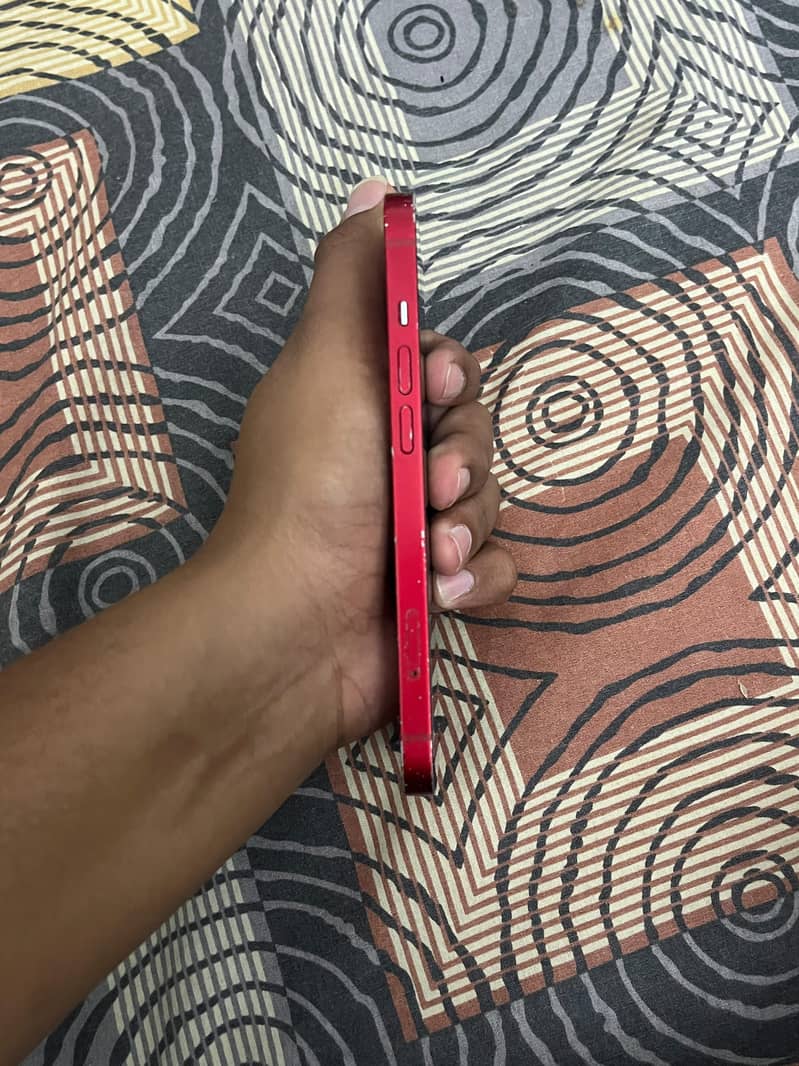 Apple iPhone 13 5