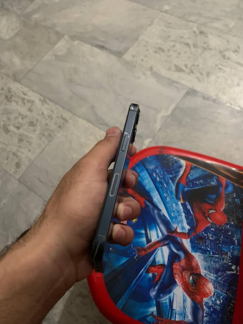 Apple iPhone 13 5