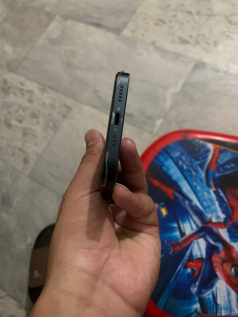 Apple iPhone 13 6