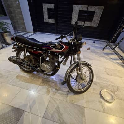 honda 125 black color