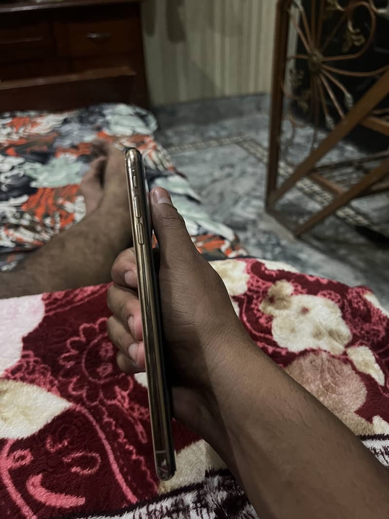 iPhone XS Max 5