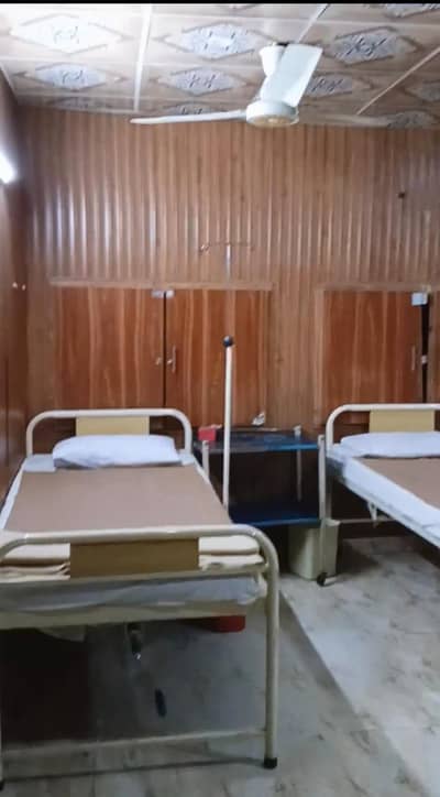 2 Patient Beds 1 Delivery Table
