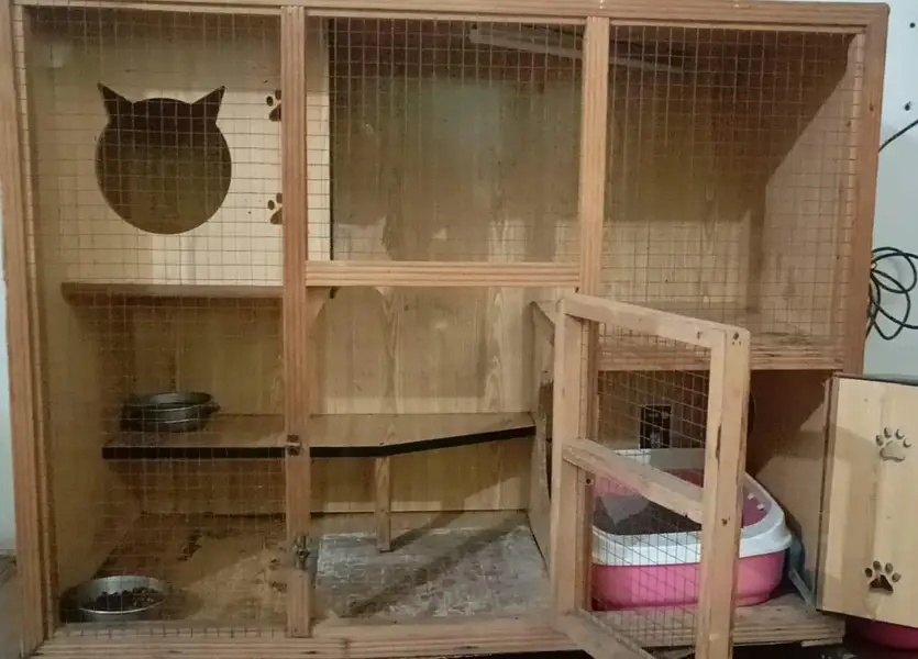 WOODEN CAT HOUSE INDOOR USE / LARGE SIZE — photo 2
