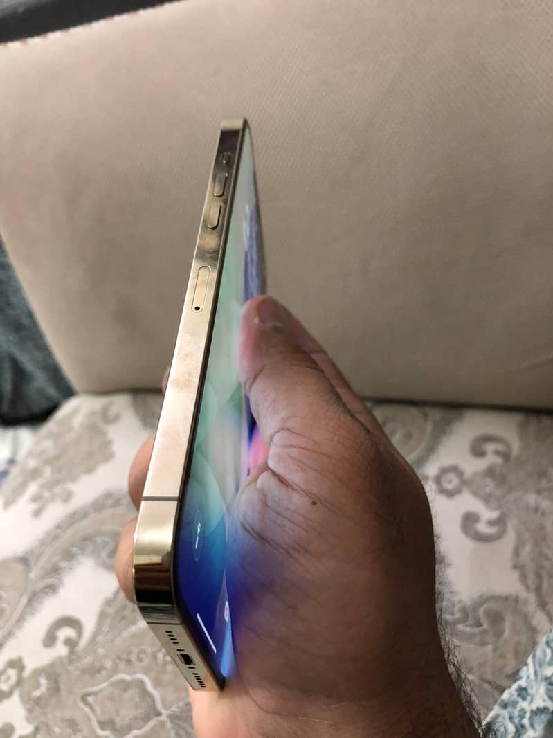 Iphone 12pro max 1
