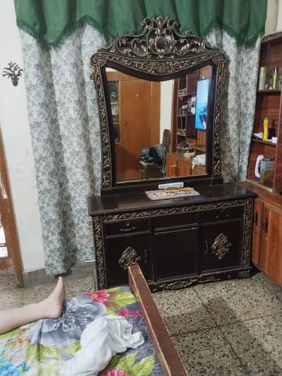 King size bedroom set Excellent condition