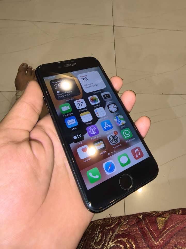 Apple iPhone 7 2