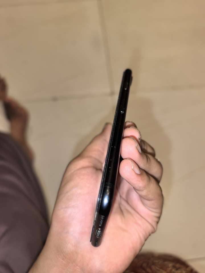 Apple iPhone 7 3