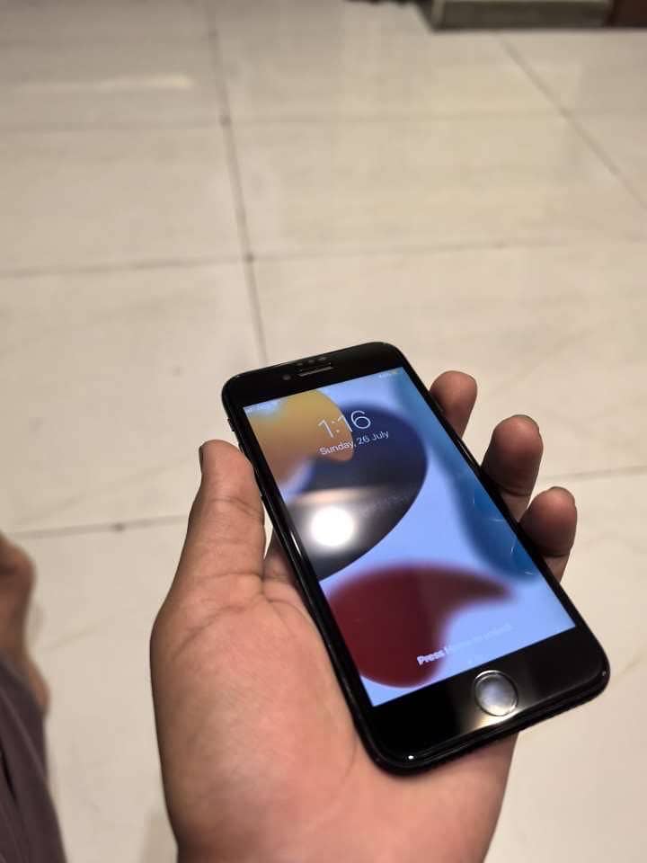 Apple iPhone 7 4