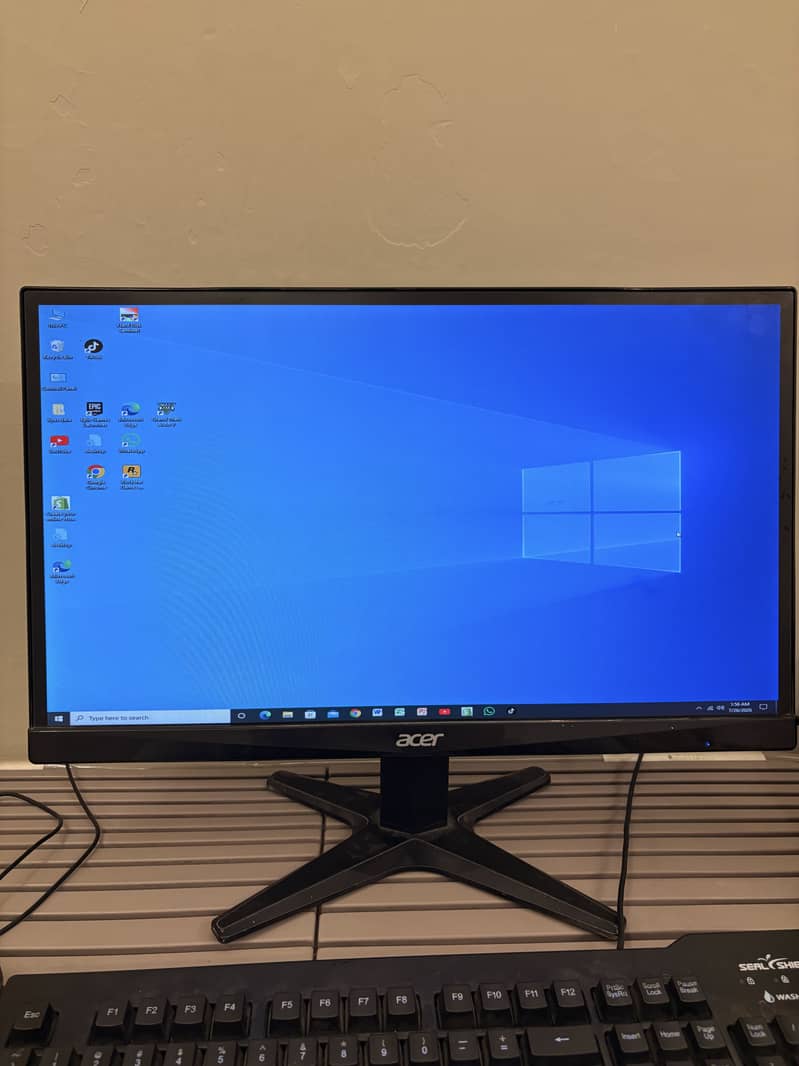 Acer 22 inch boderless Lcd 0