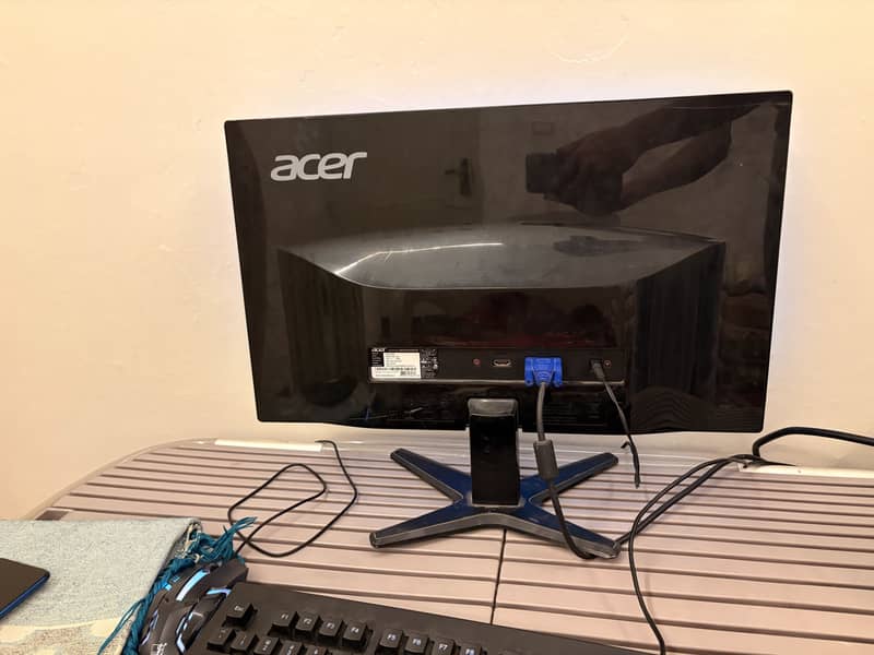 Acer 22 inch boderless Lcd 1