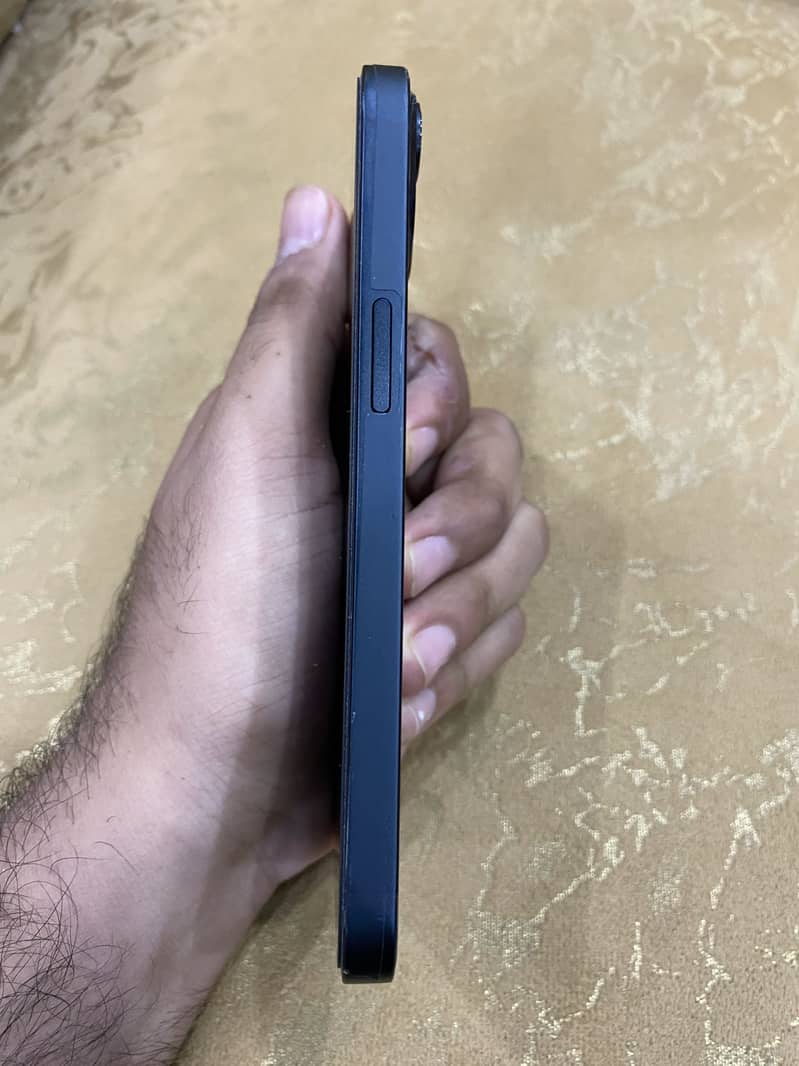 iPhone 13 3