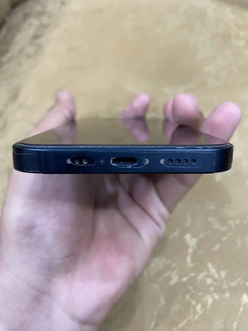 iPhone 13 4