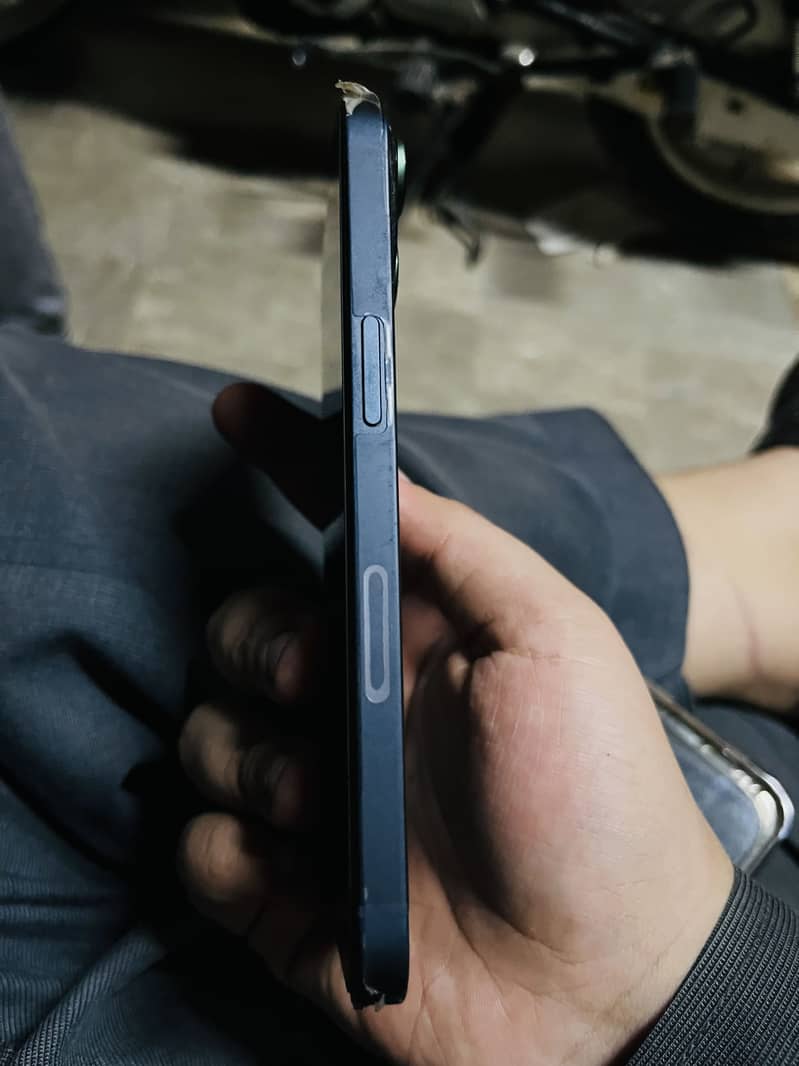Apple iPhone 13 5