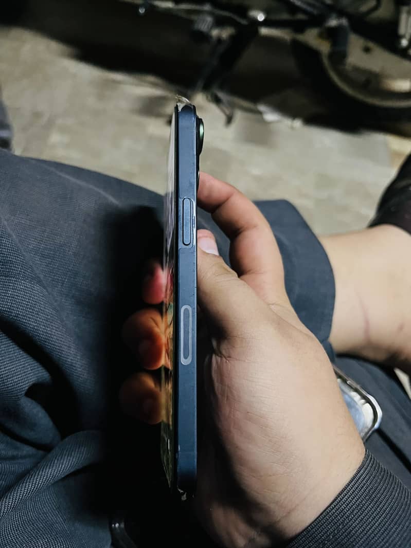 Apple iPhone 13 7