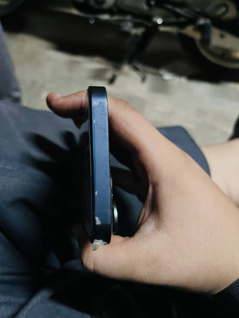 Apple iPhone 13 9