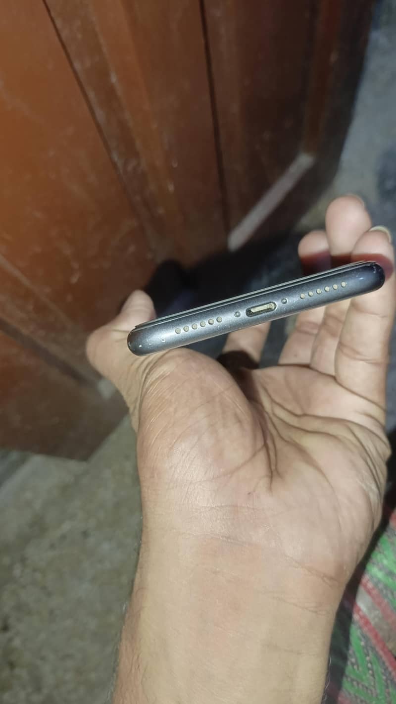 Apple iPhone 11 3