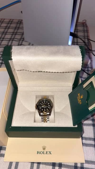 Rolex watch 1st copy premimum 10/10 black/golden.