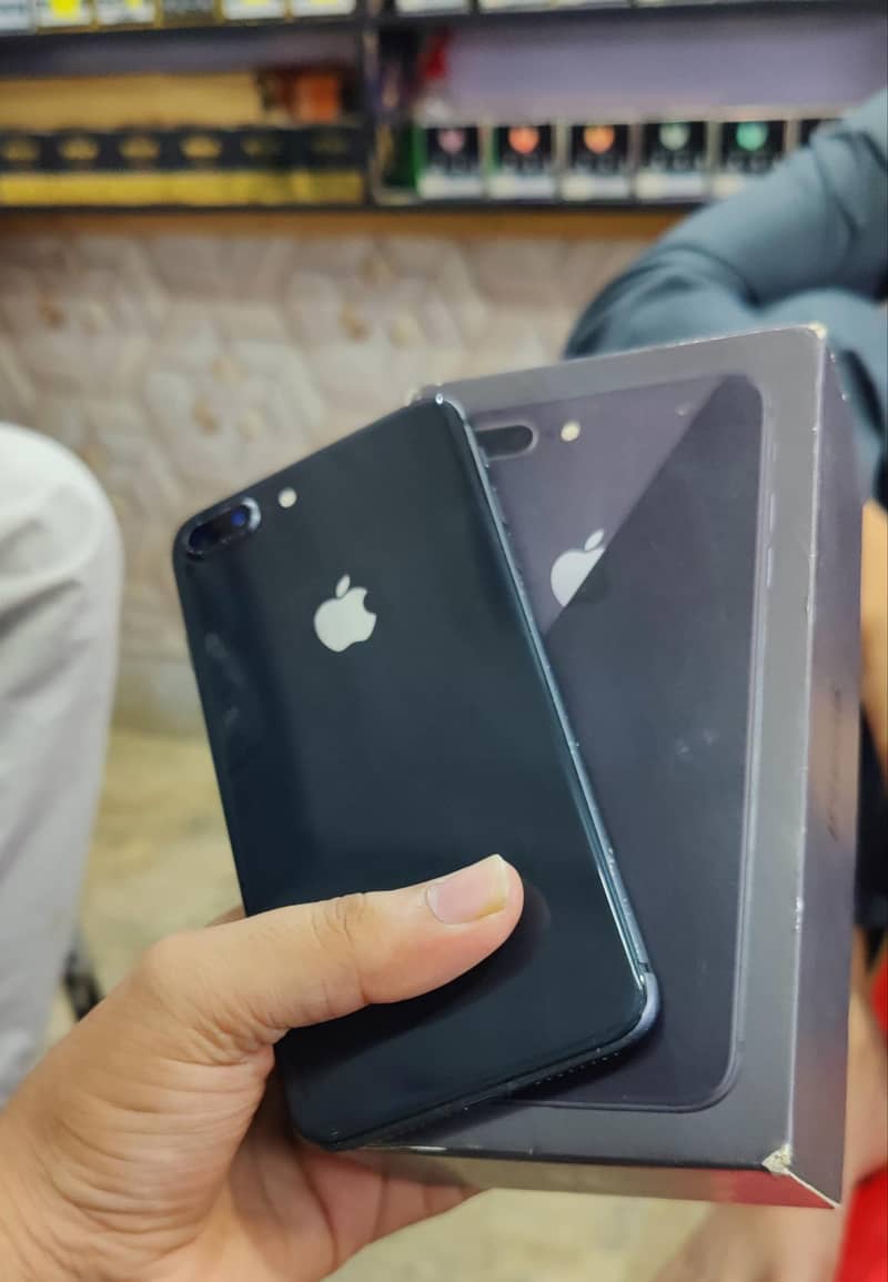 Apple iPhone 8 Plus 0