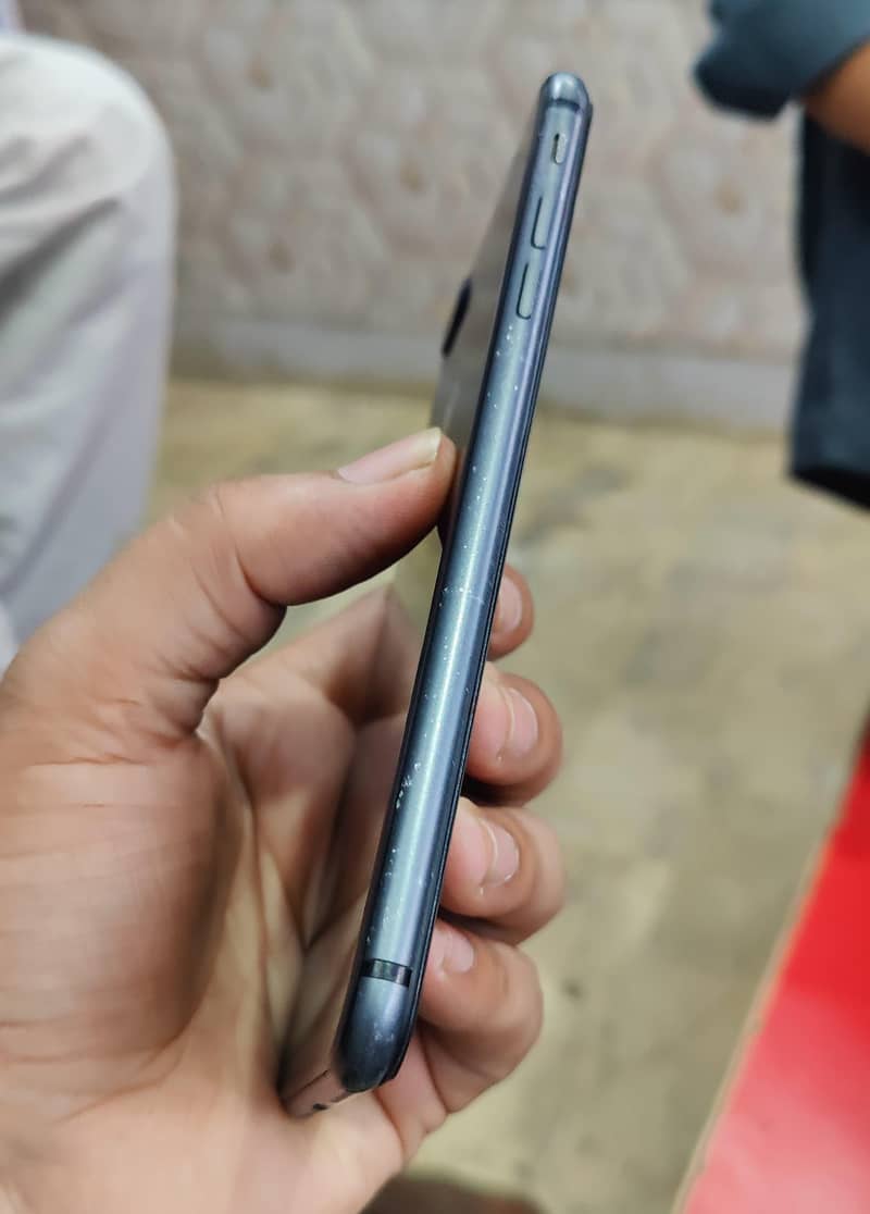 Apple iPhone 8 Plus 3