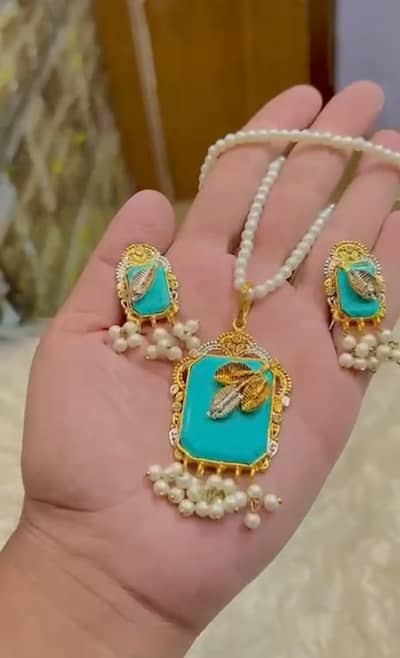 Parties and Wedding Beautiful Jewelry Sets Available For Sale