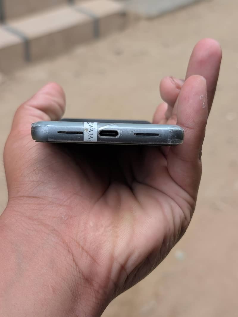 Google Pixel 8 4