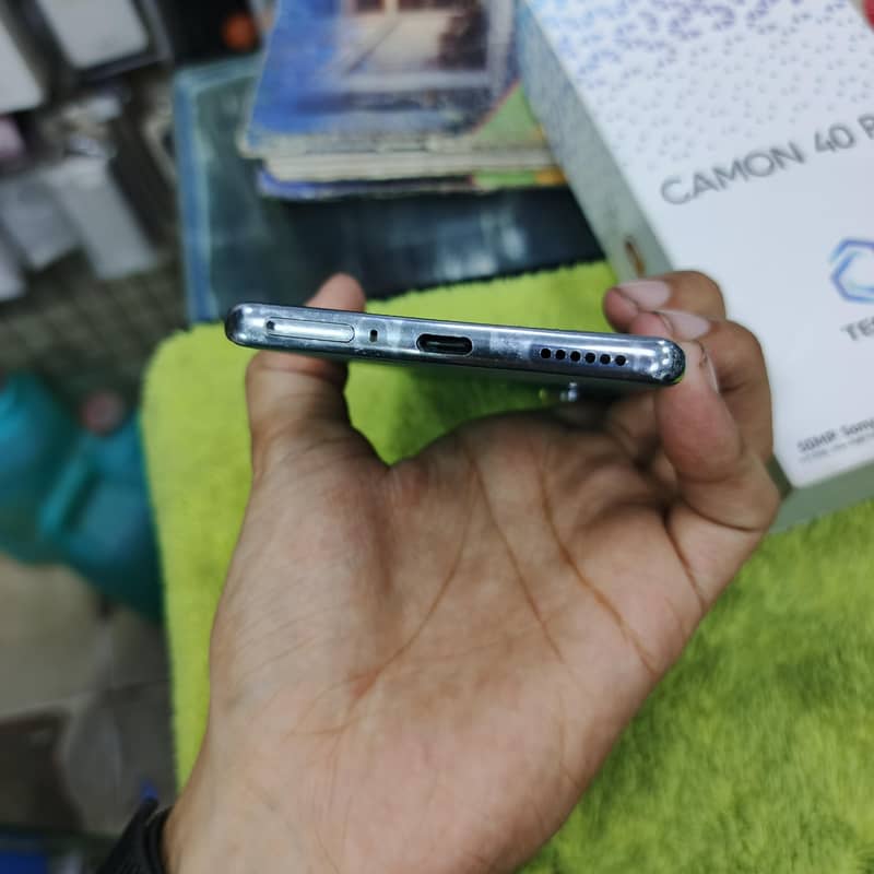 Tecno CAMON 40 Pro 4