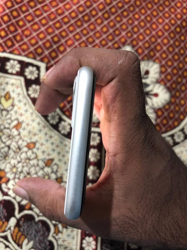 Apple iPhone 11 5