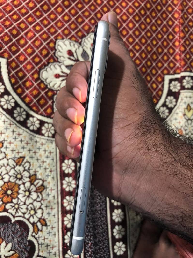 Apple iPhone 11 6