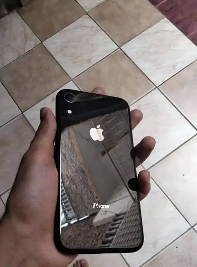 iPhone XR 1