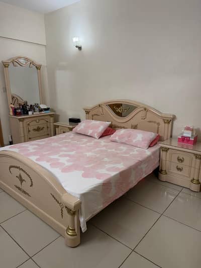 Cream Classic King Sized Bedroom Set[sidetables,dresser,cupboard]