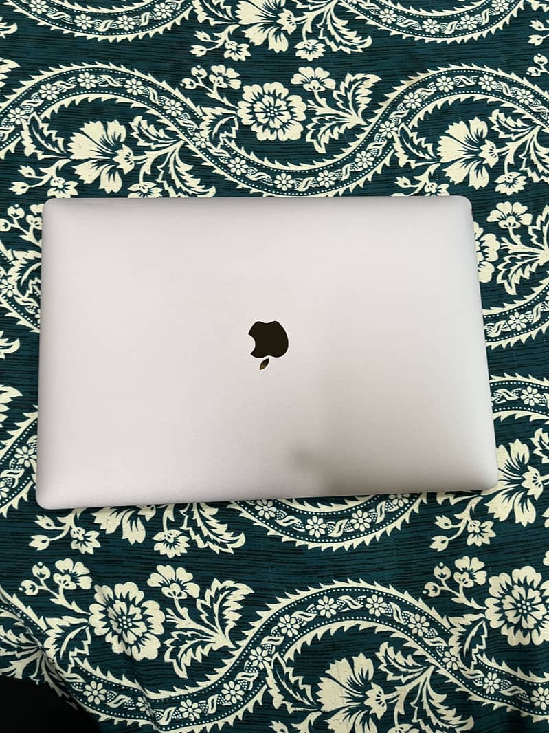 MacBook pro 2017 0