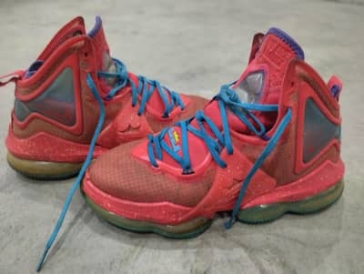 nike LeBron 19
