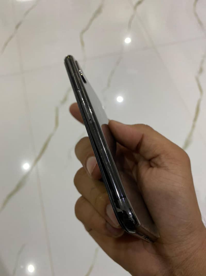 Apple iPhone X 3