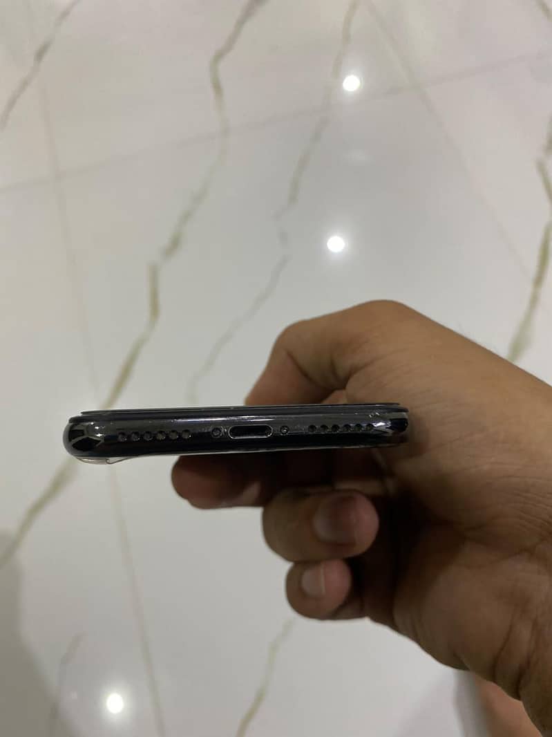 Apple iPhone X 6