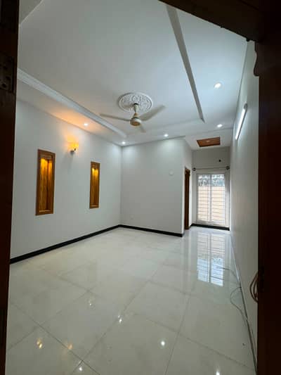 E11 modern ground portion for rent