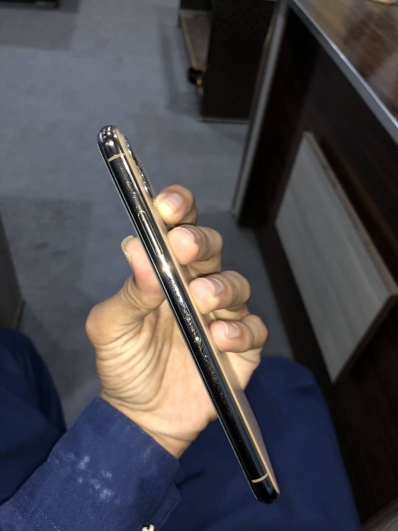 iPhone 11pro max 4