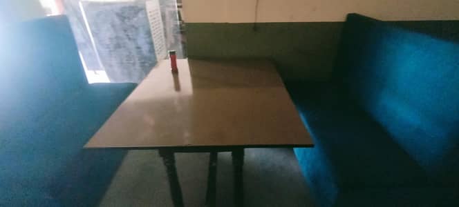 restaurent 5 dine in tables and 7 sofas