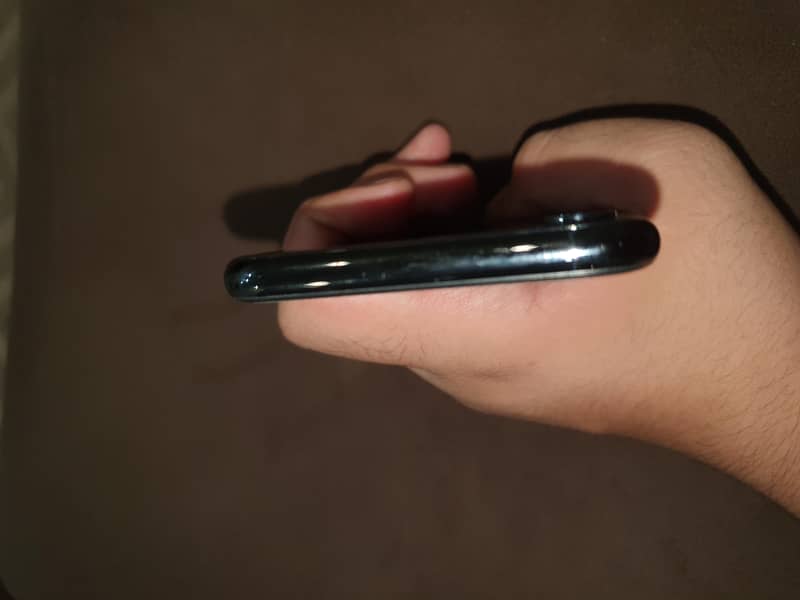 Apple iPhone X 4