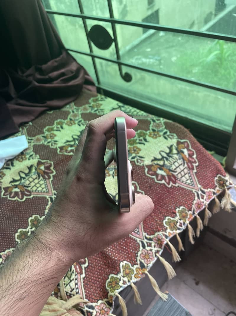 Apple iPhone 16 Pro Max 1