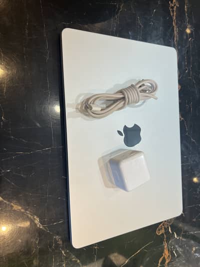 Macbook Air 2025 13'inch M4 16/256 - Apple