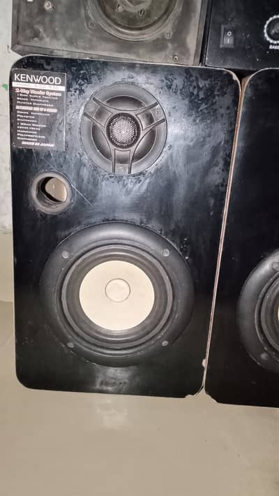 Kenwood speaker with amplifier