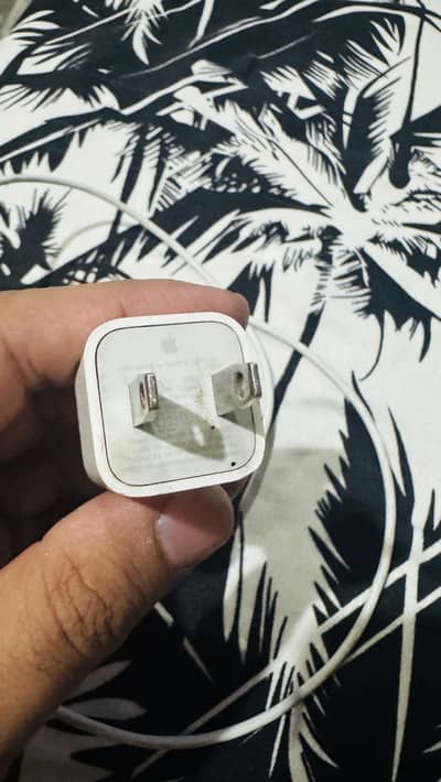 Apple iphone 5W wall charger