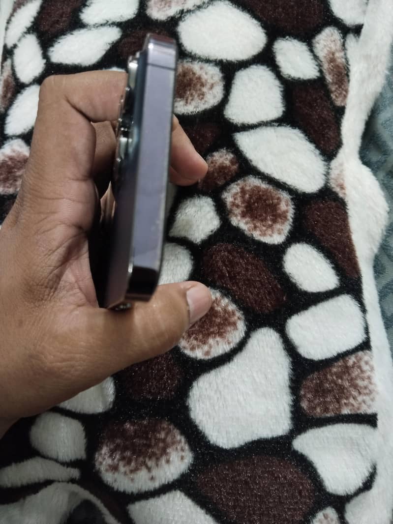 Apple iPhone 14 Pro Max 1