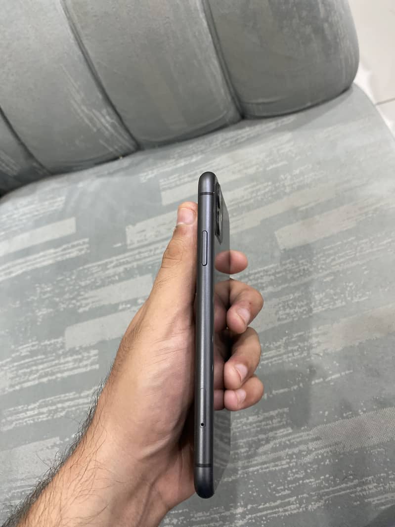 Apple iPhone 11 3