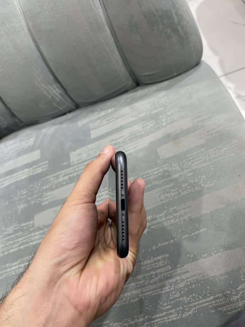 Apple iPhone 11 5