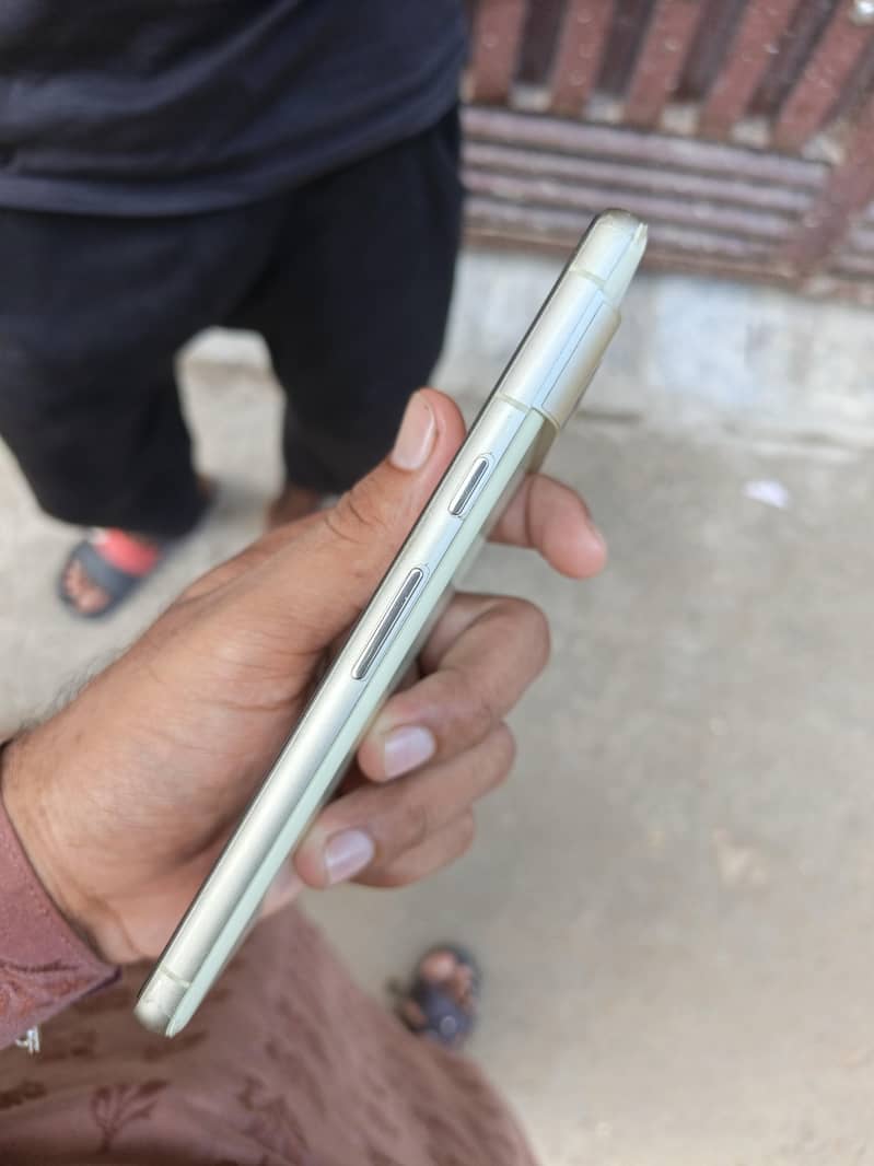 Google Pixel 7 4